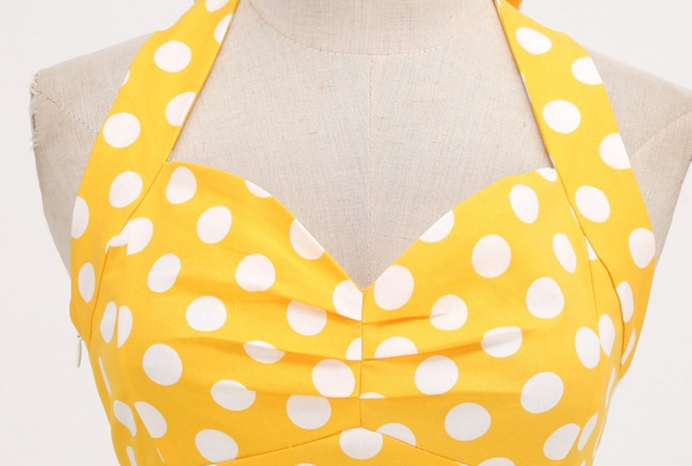 Schulterfreies 50er-Jahre-Swingkleid