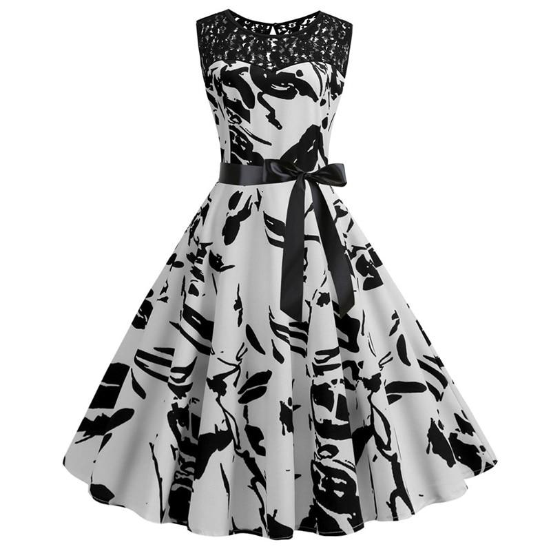 Schwarz-weißes 60er-Jahre-Kleid