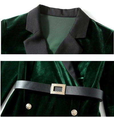 Grünes Samtkleid aus den 1940er Jahren