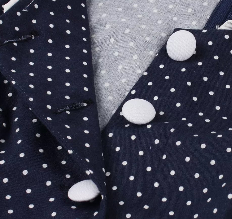 Blaues Vintage-Kleid mit Spitzenkragen