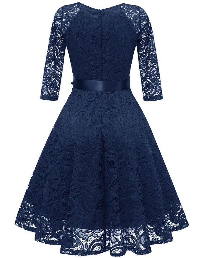 Blaues Vintage-Kleid mit Stickerei