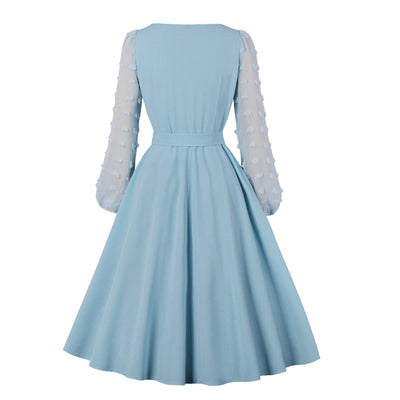Himmelblaues Vintage-Kleid mit Stickerei