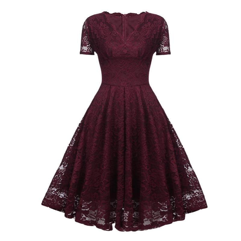 Vintage-Kleid aus bordeauxroter Spitze mit V-Ausschnitt