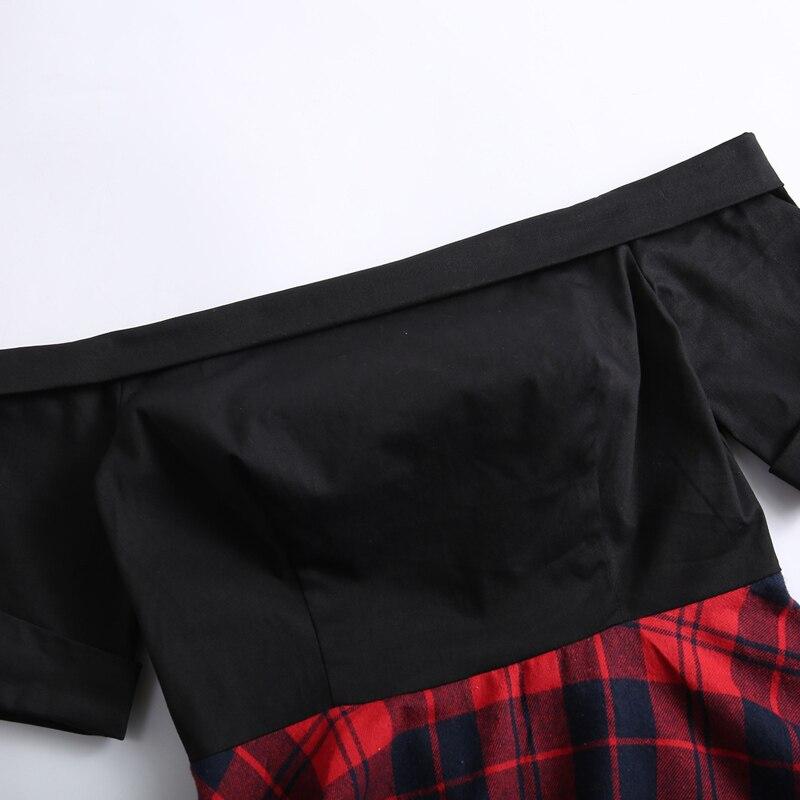 Vintage-Kleid mit karierten Schultern und nackten Schultern