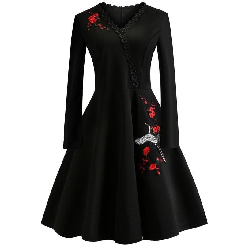 Vintage-Kleid in Übergröße mit schwarzen, bestickten Blumen