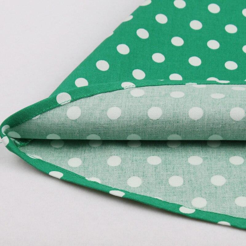 Grünes Vintage-Kleid mit Gürtel in Übergröße