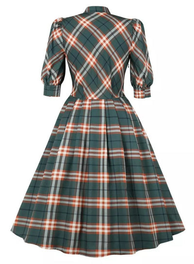 Kariertes Winter-Vintage-Kleid