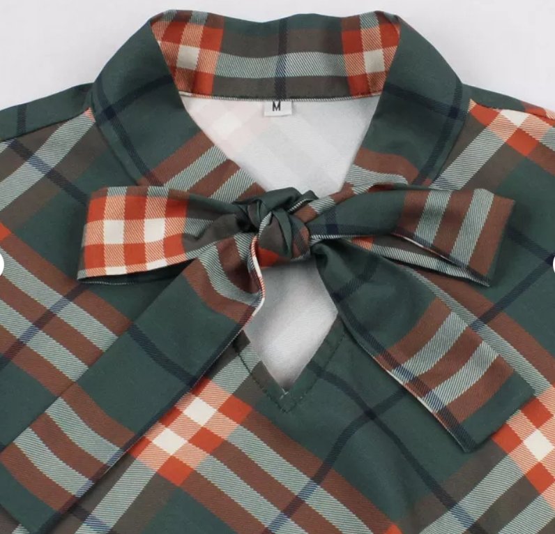 Kariertes Winter-Vintage-Kleid