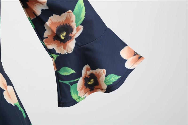 Schwarzes florales Winter-Vintage-Kleid