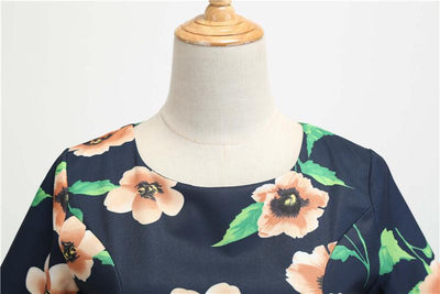 Schwarzes florales Winter-Vintage-Kleid