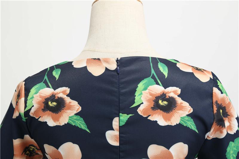 Schwarzes florales Winter-Vintage-Kleid