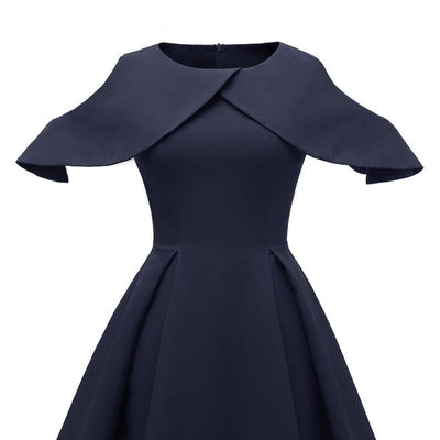 Marineblaues Vintage-Kleid mit Rüschenkragen