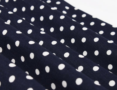 Marineblaues, gepunktetes Vintage-Kleid