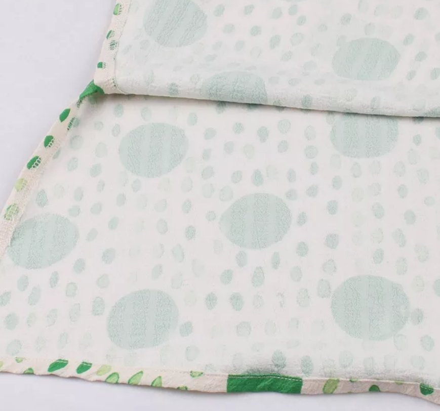 Gepunktetes, gestreiftes Vintage-Kleid