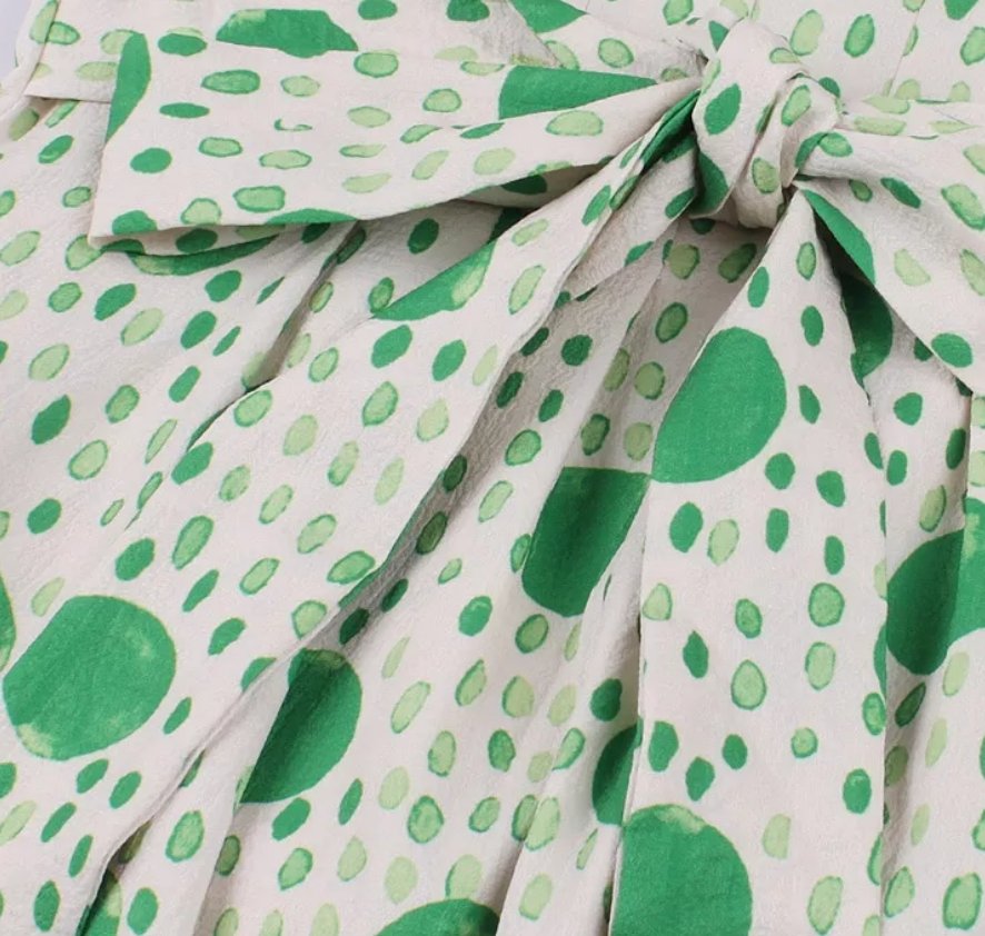 Gepunktetes, gestreiftes Vintage-Kleid