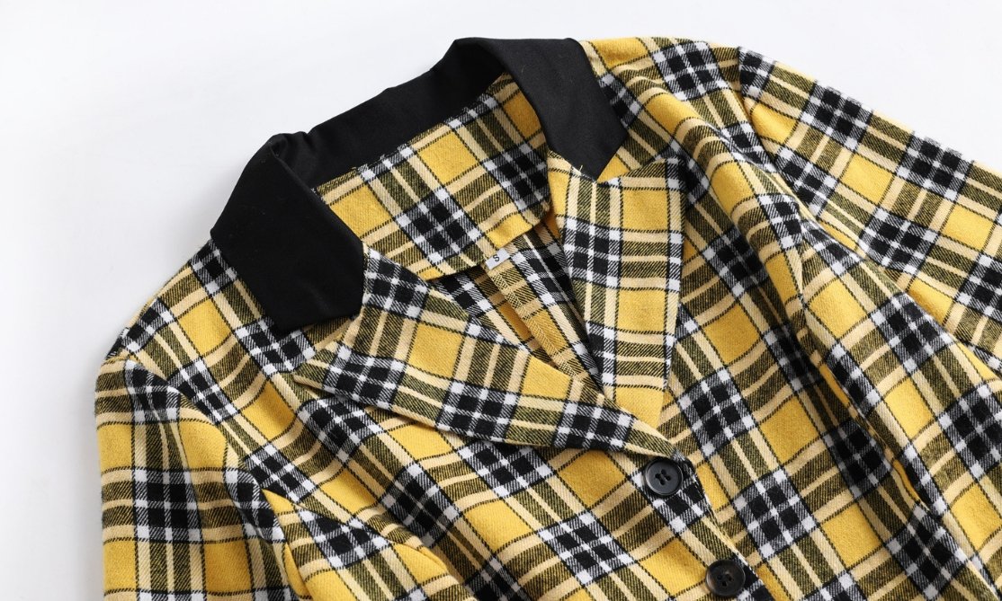 Gelb und schwarz gestreiftes Vintage-Kleid