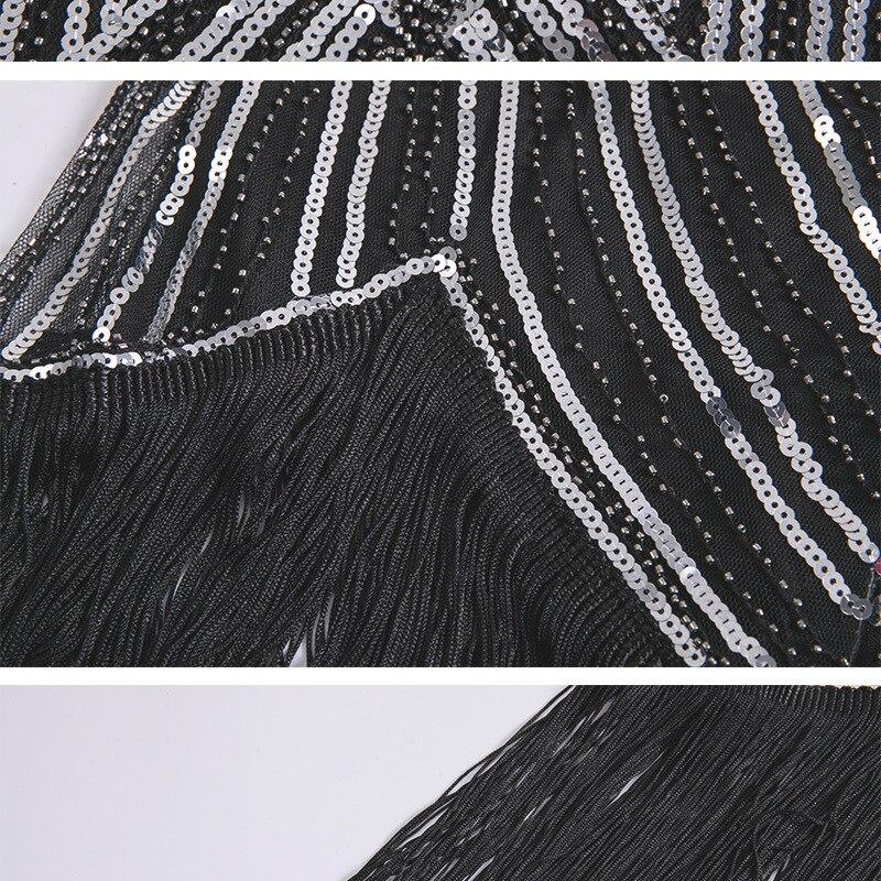 Silbernes 20er-Jahre-Kleid