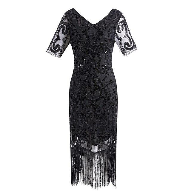 Schwarzes Spitzenkleid im Stil der 20er Jahre