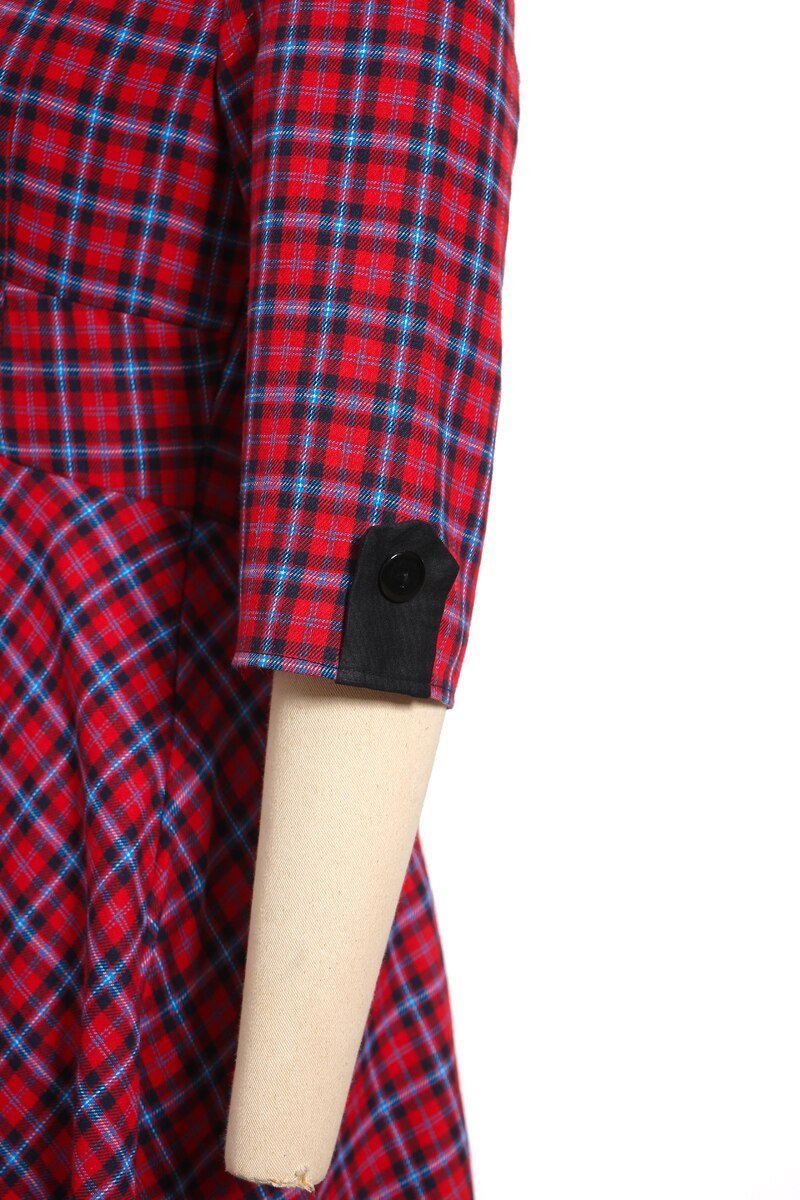 Rotes Winter-Vintage-Kleid