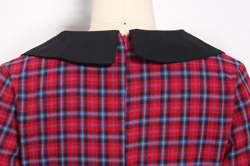 Rotes Winter-Vintage-Kleid