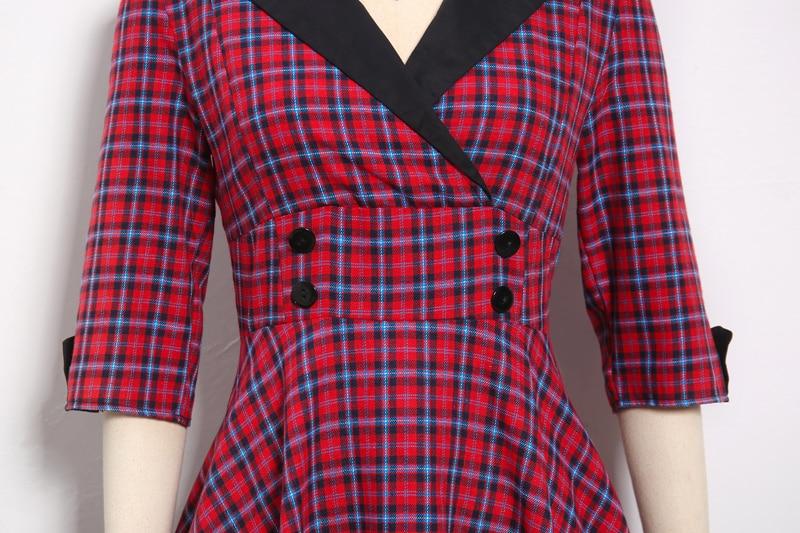 Rotes Winter-Vintage-Kleid