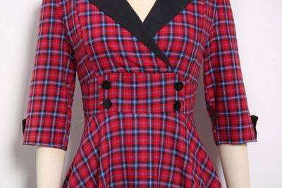 Rotes Winter-Vintage-Kleid