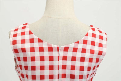 Rotes und weißes Vintage-Kleid